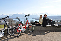 Fahren Sie mit einem unserer E-Bikes durch die hügelige Landschaft des Markgräflerlands...